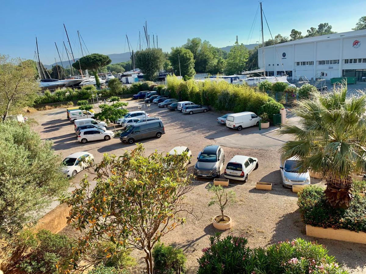 Appartement Les marines, 2min Plage, accès direct port à Cogolin Extérieur photo