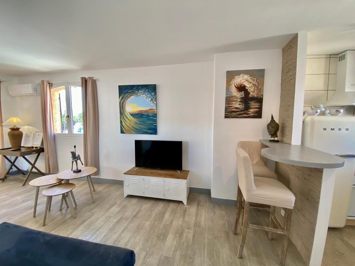 Appartement Les marines, 2min Plage, accès direct port à Cogolin Extérieur photo