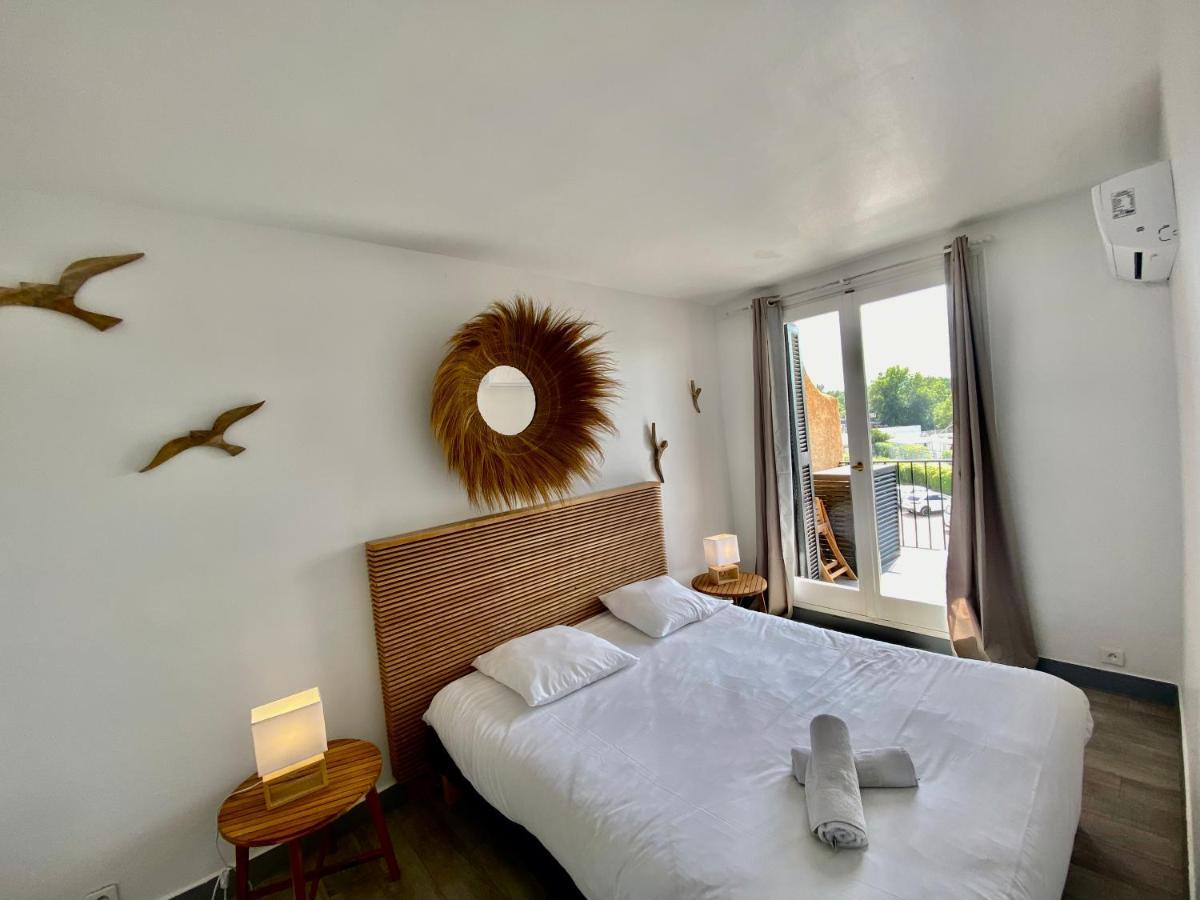 Appartement Les marines, 2min Plage, accès direct port à Cogolin Extérieur photo